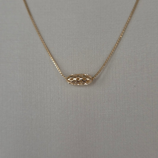 Collar Cadena Box con Dije Oval Calado Baño de Oro 18K — Joyería BomLeón