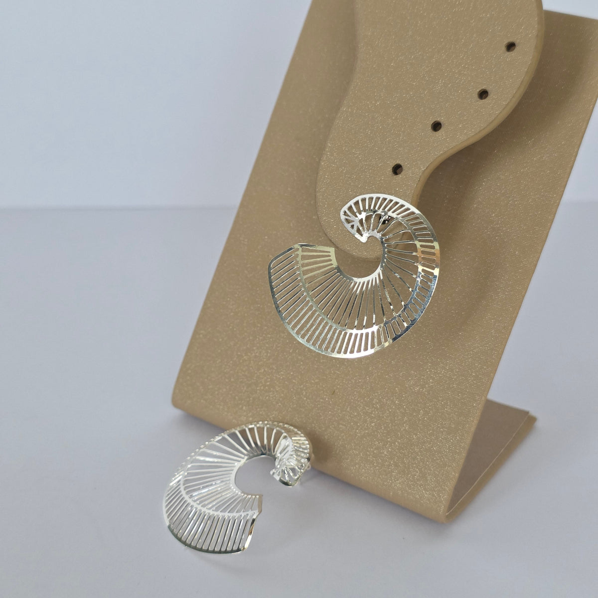 Aros Espiral Calado con Rayas y Tornillo Plata 925