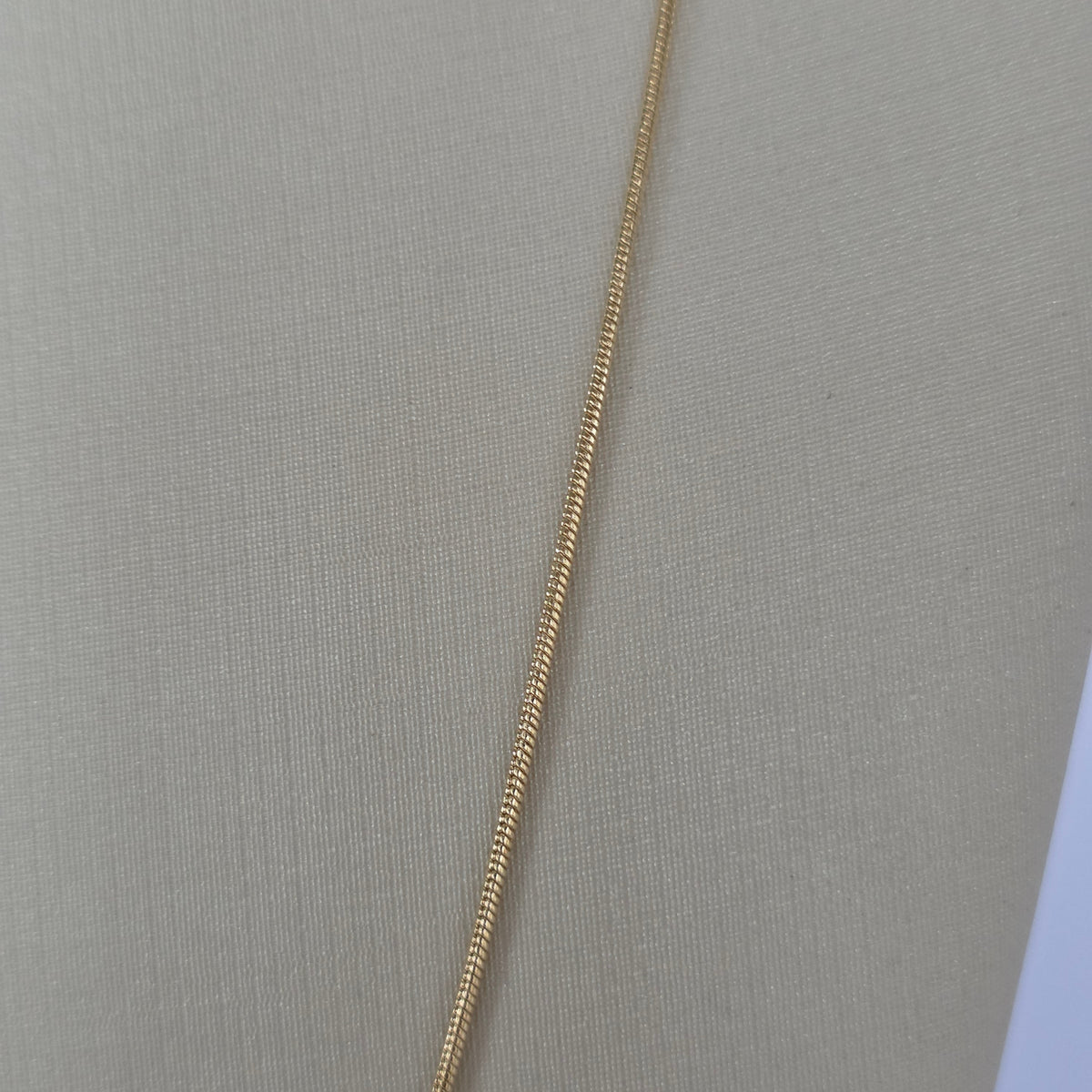 Cadena Snake Fina Baño de Oro 18K — Joyería BomLeón
