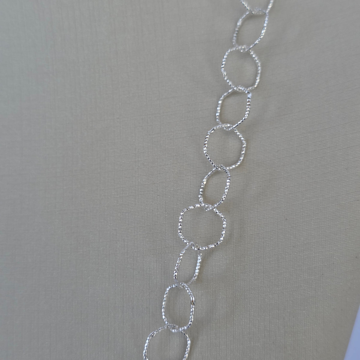 Cadena de Aros Circulares Texturizados en Plata 925