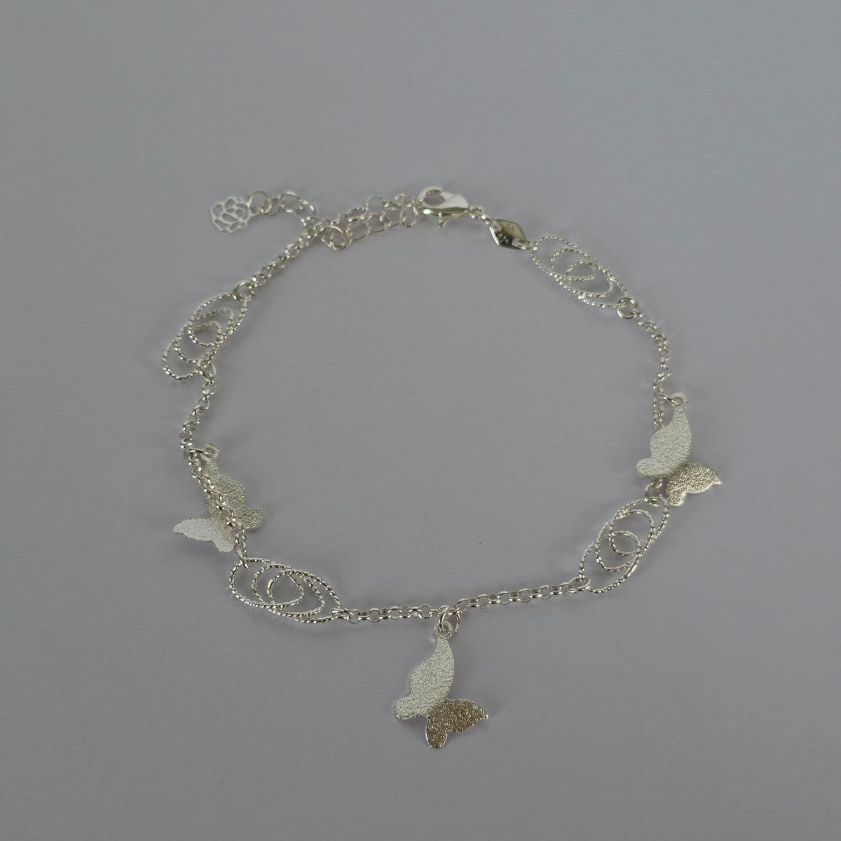 Pulsera de Mariposas con Óvalos Entrelazados en Plata 925