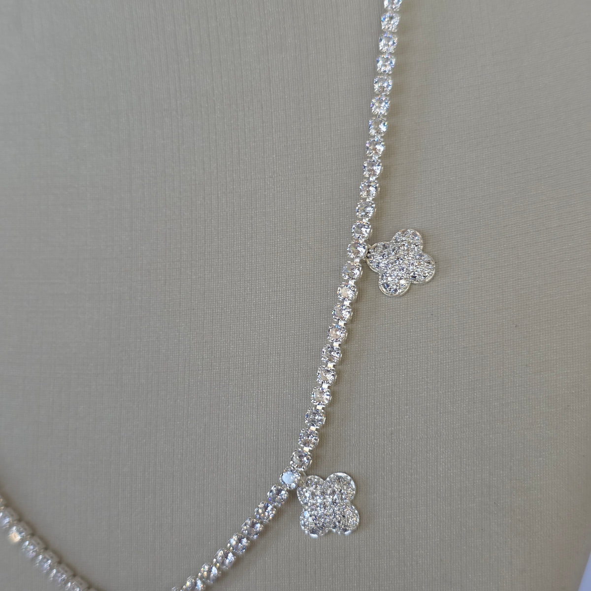 Collar Tennis de Cinco Tréboles con Microcircón en Plata 925