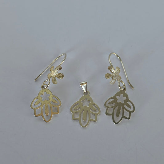 Conjunto Aros y Colgante Floral Calado en Plata 925