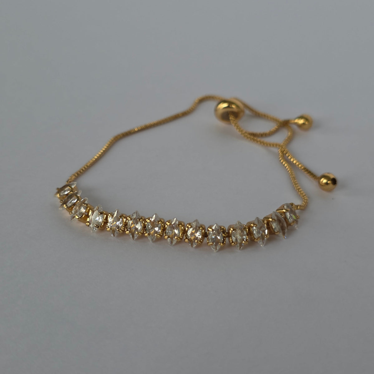 Pulsera Tennis Ajustable Microcircones Marquesa – Baño de Oro 18K — Joyería BomLeón