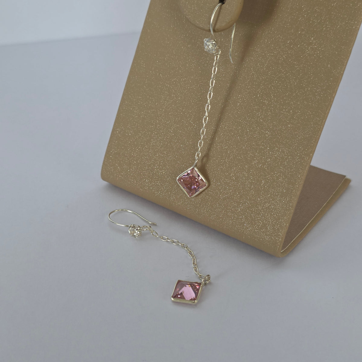 Aros Colgantes Cadena con Microcircón Rombo Rosado en Plata 925