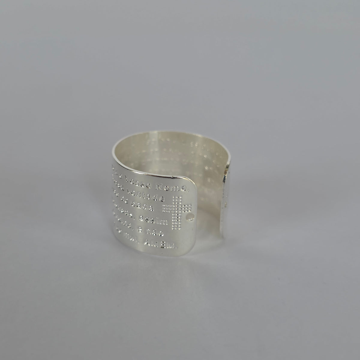 Anillo Ancho Ajustable con Cruz y Grabado en Plata 925