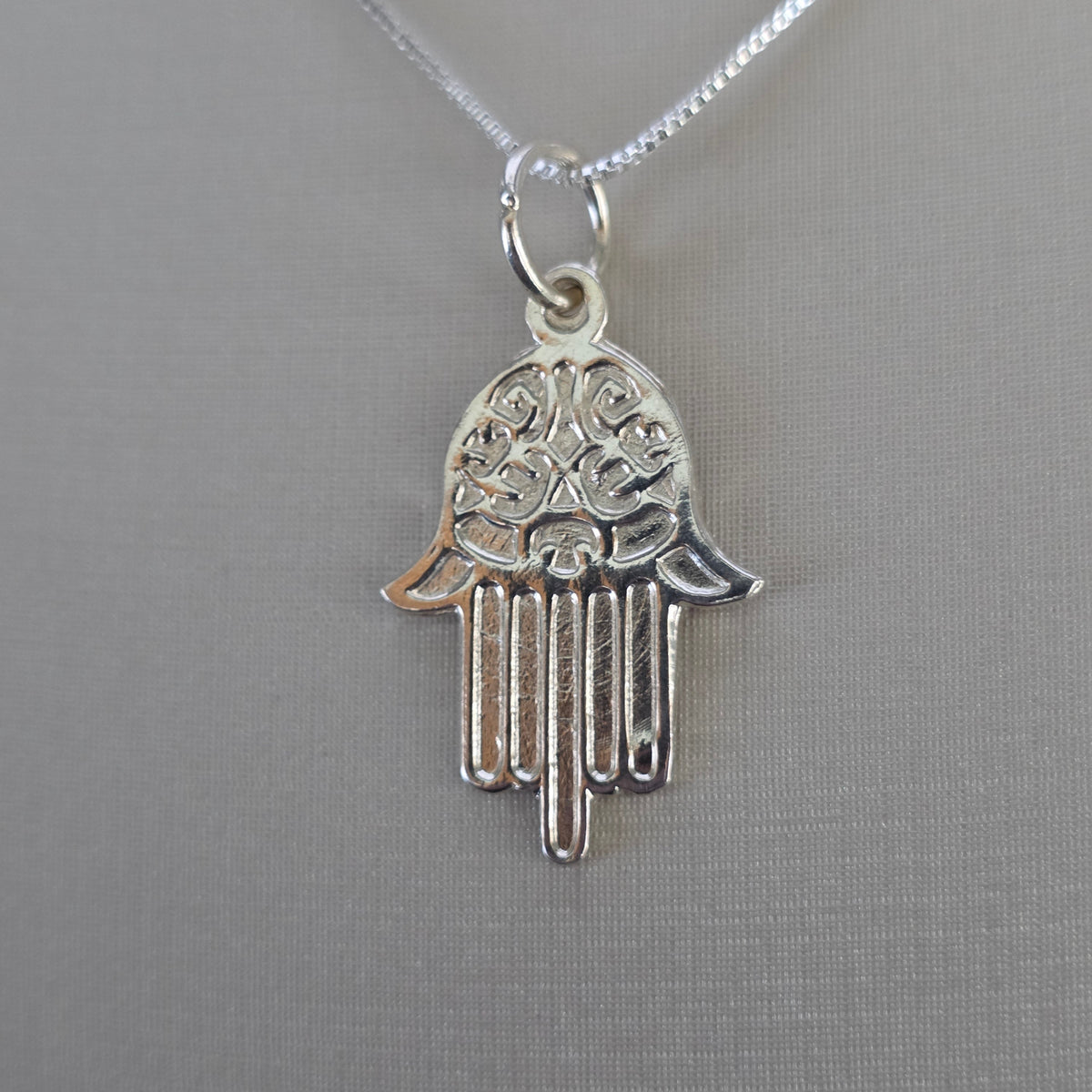 Comprar Colgante Mano de Fátima Calada Plata 925 - Joyería BomLeón Chile