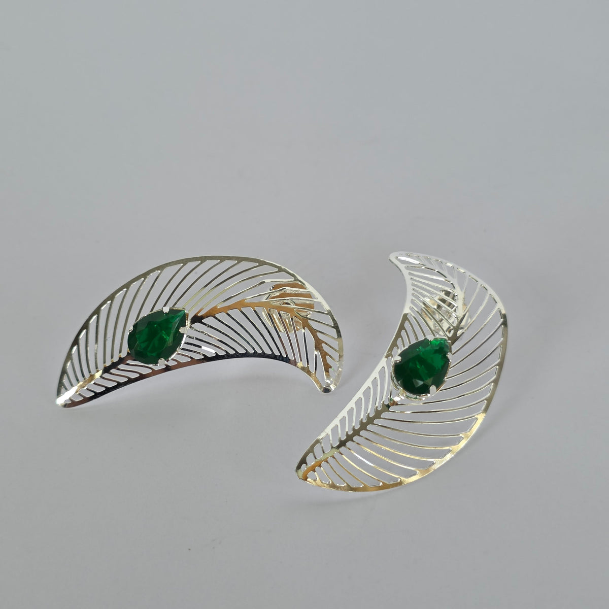 Aros Pluma Calada con Microcircón Verde y Tornillo Plata 925