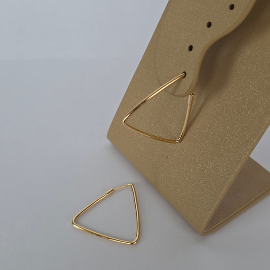 Aros Argolla Triangular Geométrica Perfil Delgado Dorado Baño de Oro 18K — Joyería BomLeón