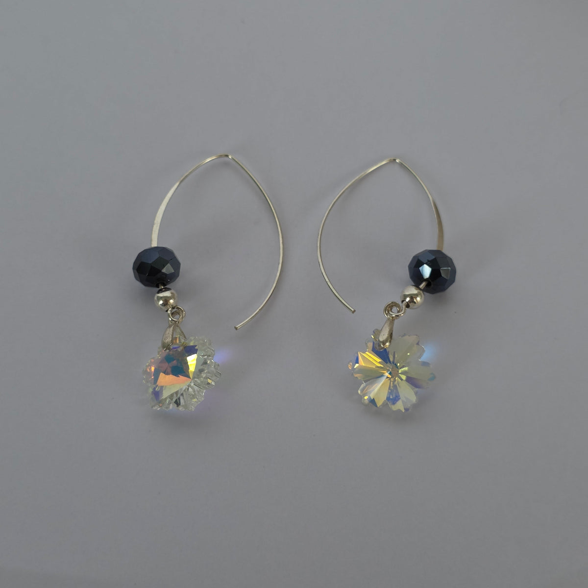 Aros Colgantes Flor Iridiscente con Microcircones en Plata 925
