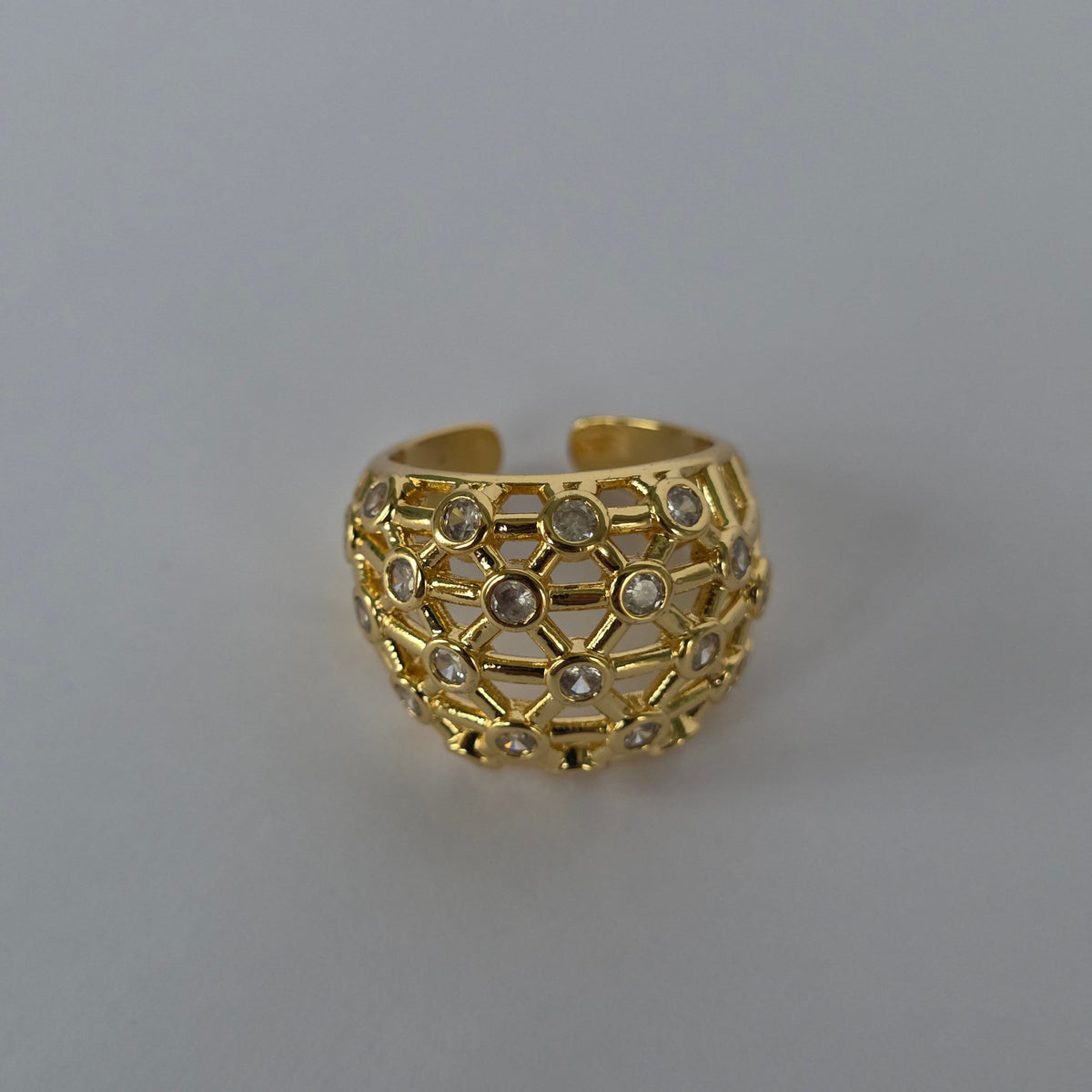 Anillo Dome Calado con Microcircones Ajustable Baño de Oro 18K — Joyería BomLeón
