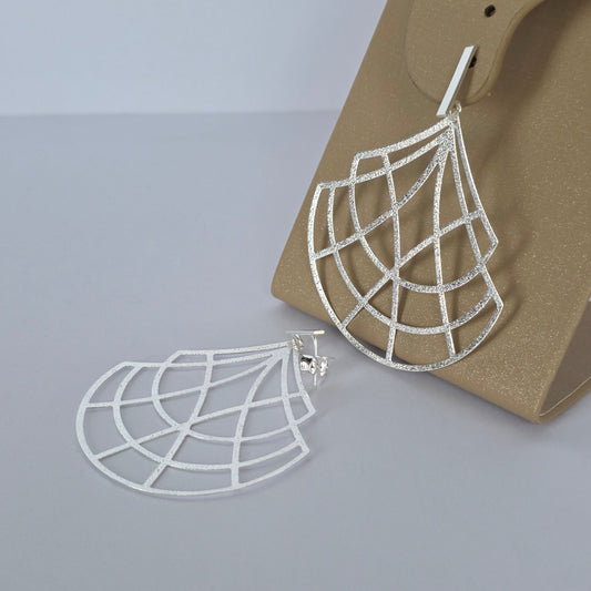Aros Abanico Calado con Textura Esmerilada y Tornillo Plata 925