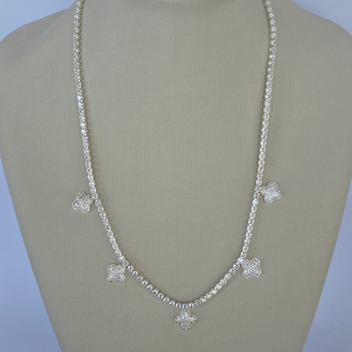 Comprar Collar Tennis de Cinco Tréboles con Microcircón en Plata 925 - Joyería BomLeón Chile