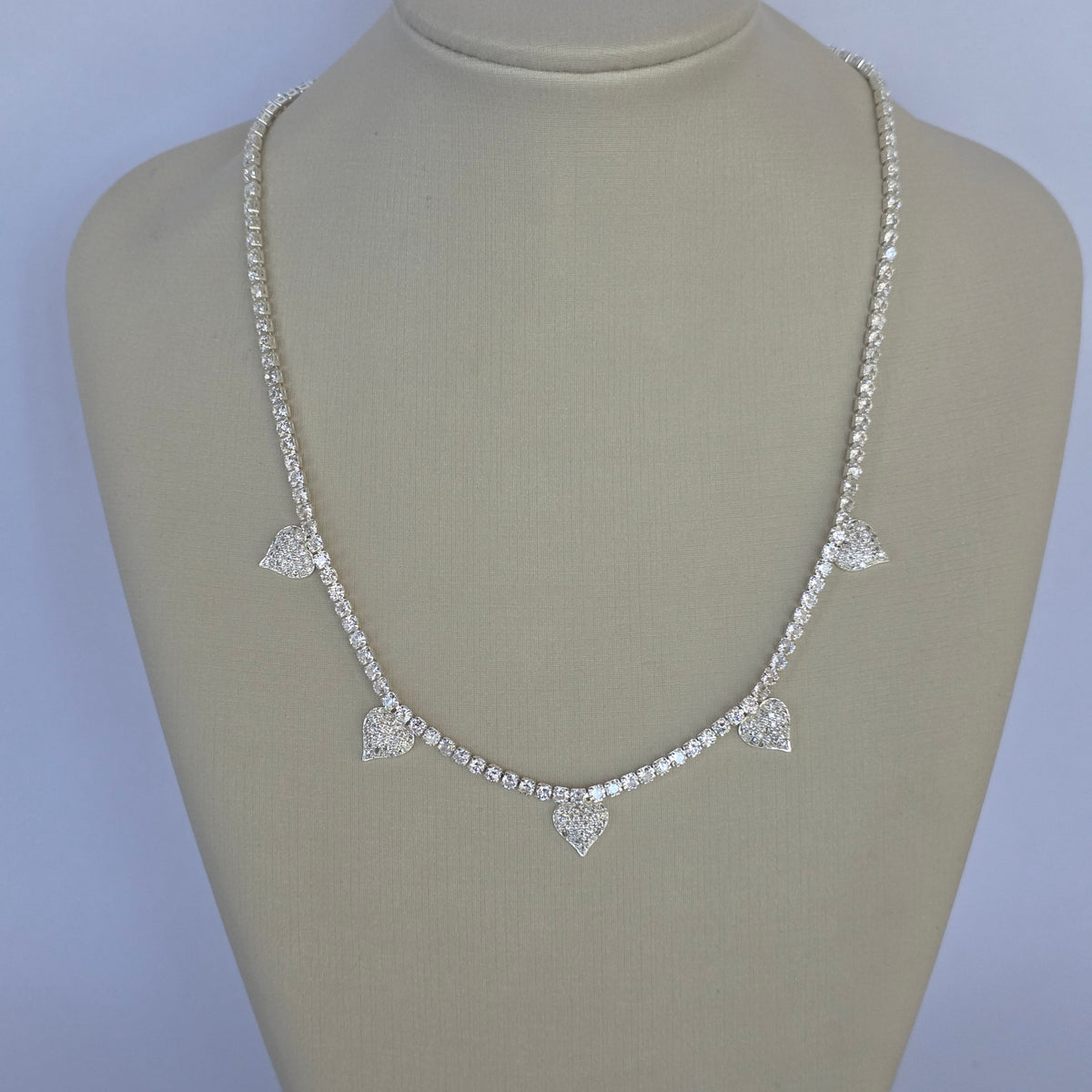 Comprar Cadena con Cinco Corazones y Microcircones en Plata 925 - Joyería BomLeón Chile