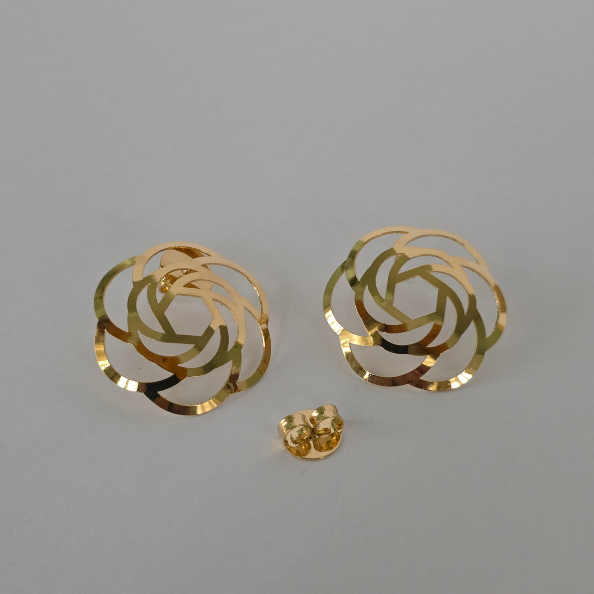 Aros Rosa Calada Dorada · Baño de Oro 18K — Joyería BomLeón