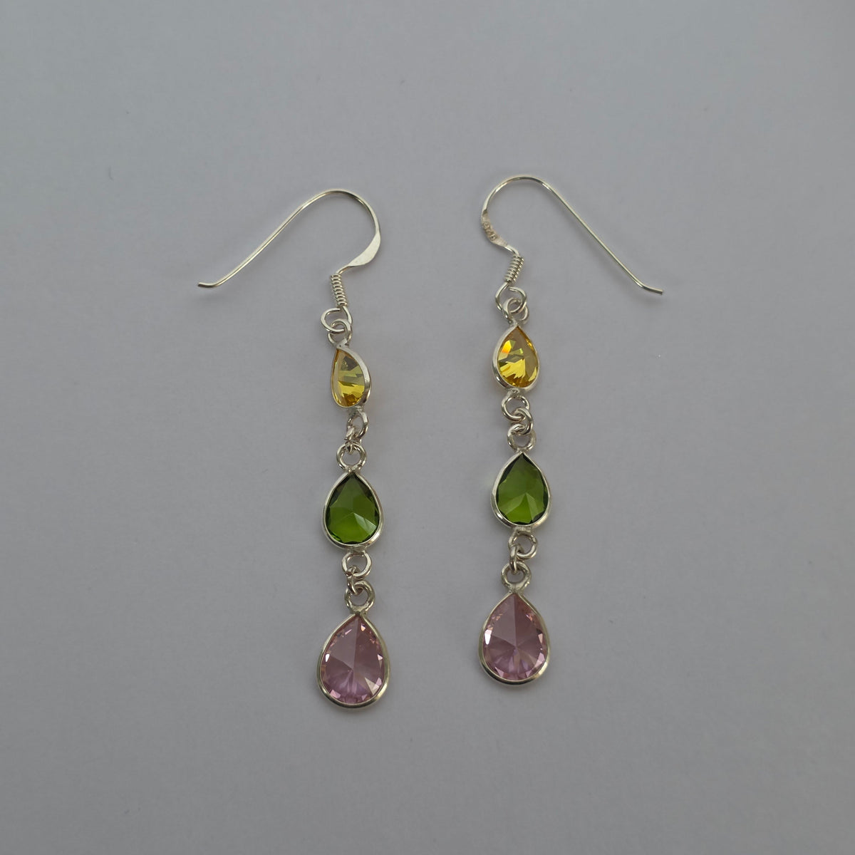Aros Colgantes Tres Gotas de Microcircones Multicolor en Plata 925