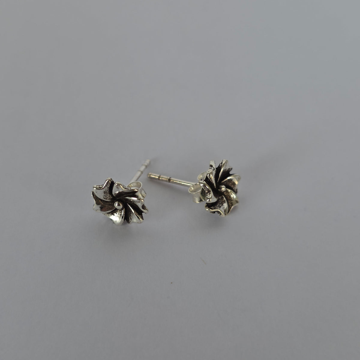 Aros Flor de Pétalos en Espiral en Plata 925