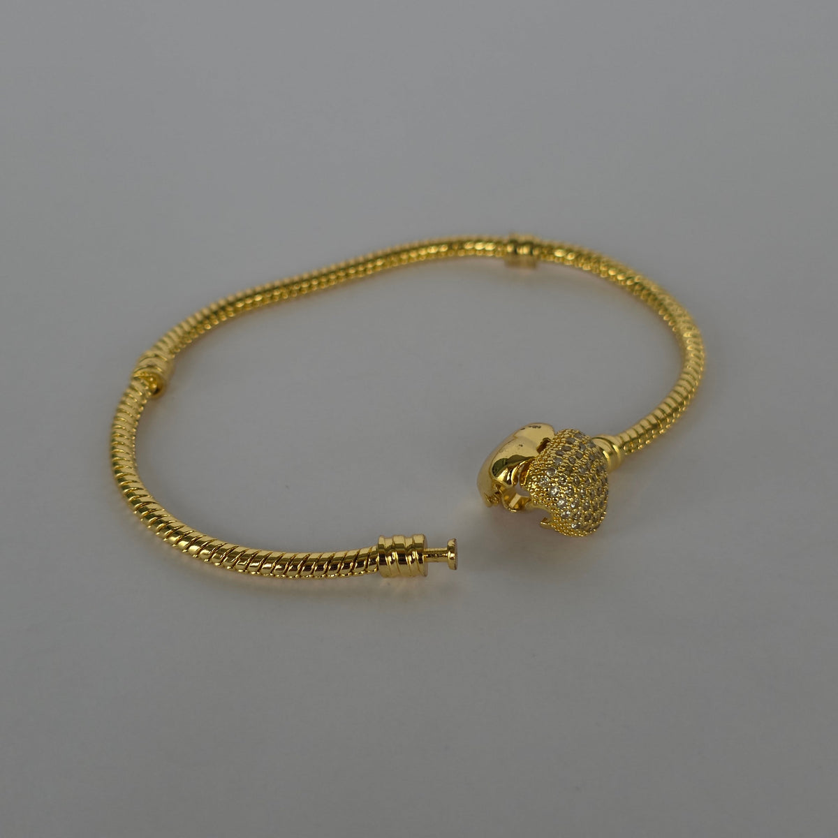 Pulsera Snake Chain Corazón Microcircones Pavé – Baño de Oro 18K — Joyería BomLeón