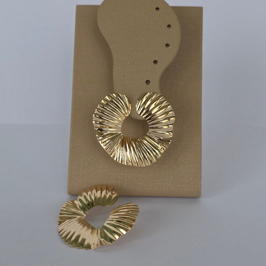 Aros con Tornillo Solar Estriada Baño de Oro 18K — Joyería BomLeón