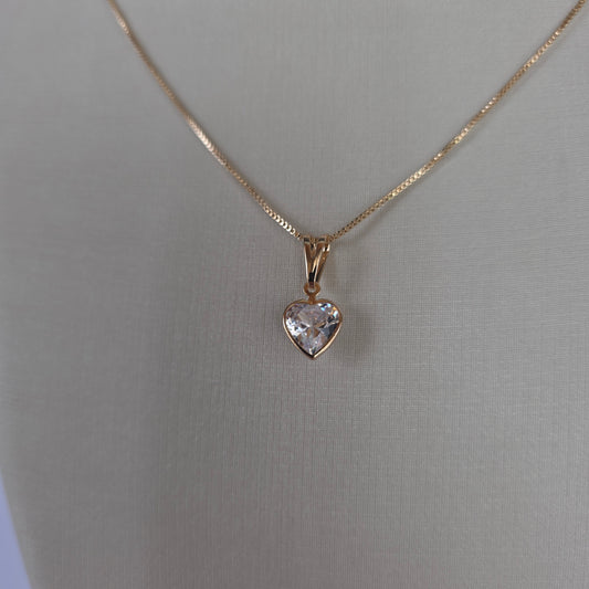 Dije Corazón de Microcircoń Blanco en Bezel Baño de Oro 18K — Joyería BomLeón