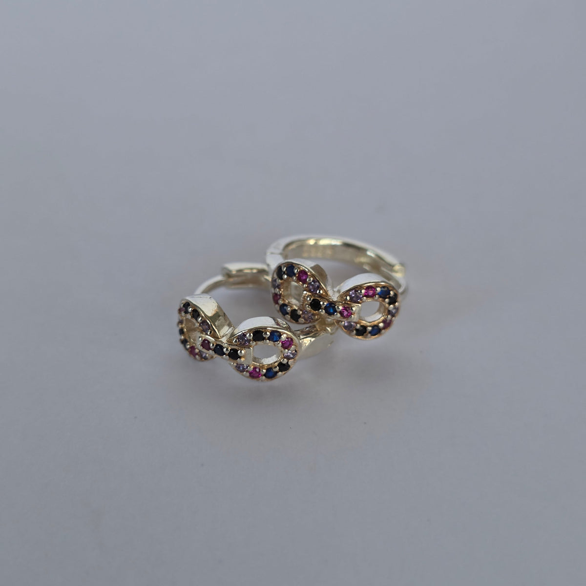 Comprar Aros Argolla Infinito con Microcircones Multicolor en Plata 925 - Joyería BomLeón Chile