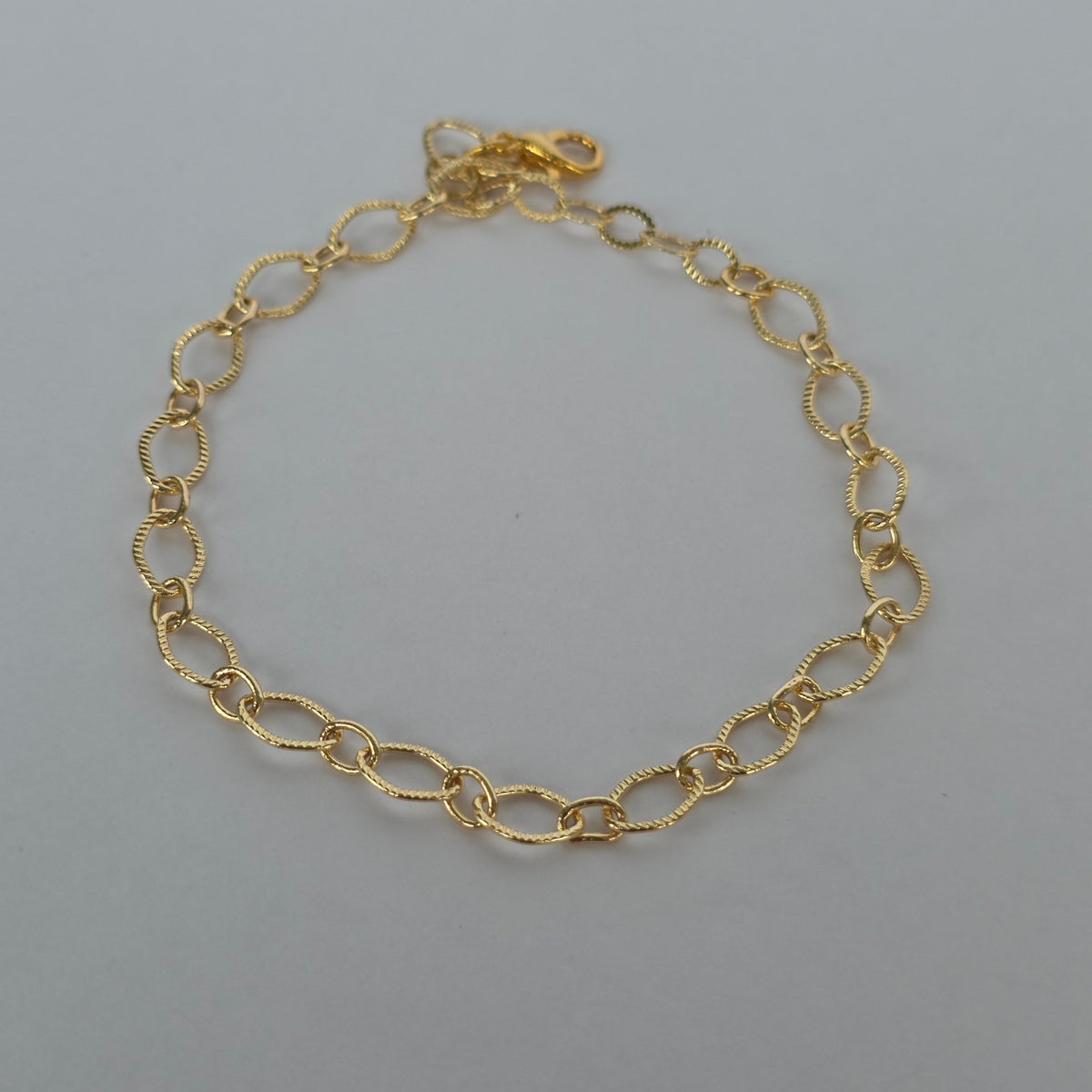 Pulsera Cadena Oval Texturizada – Baño de Oro 18K — Joyería BomLeón