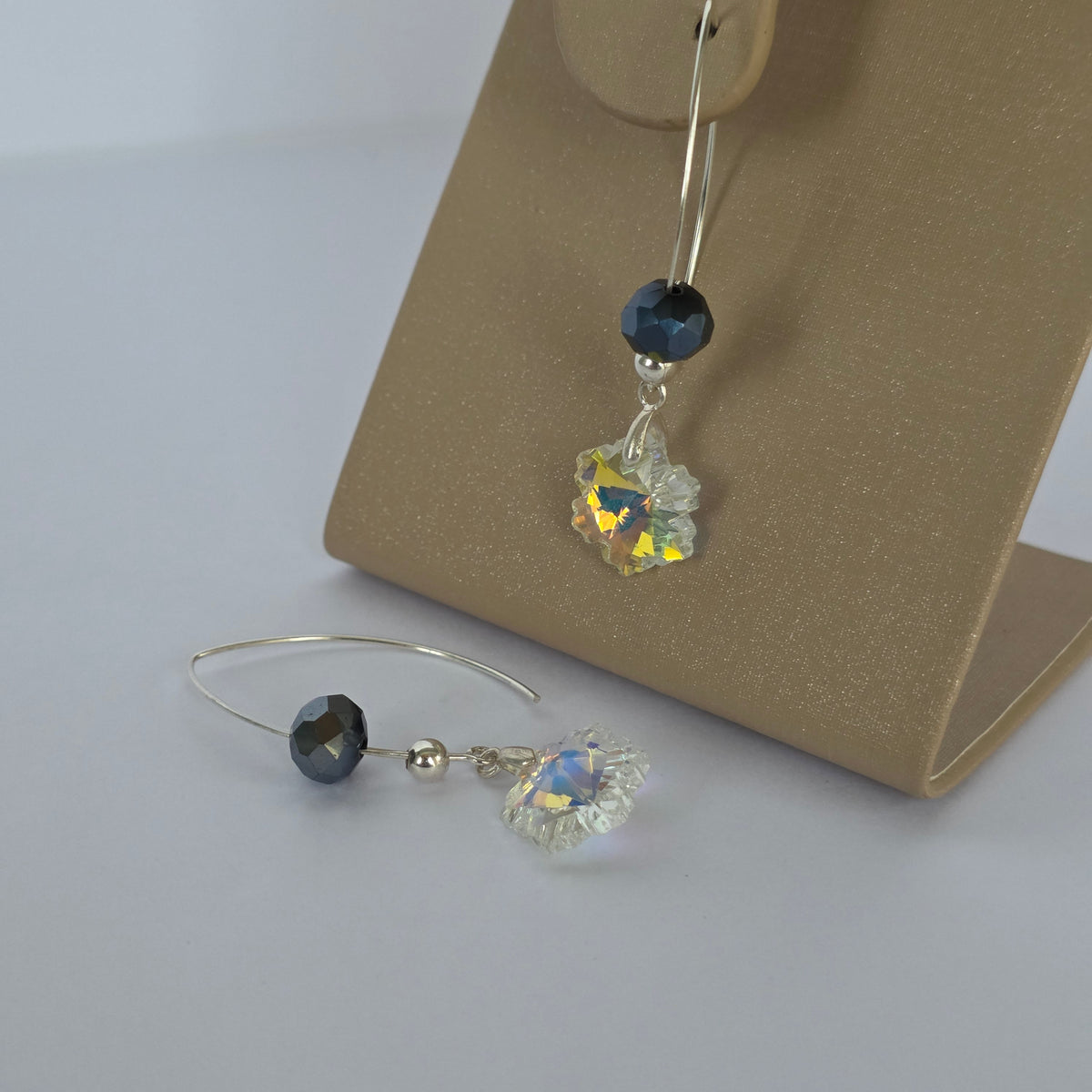Aros Colgantes Flor Iridiscente con Microcircones en Plata 925