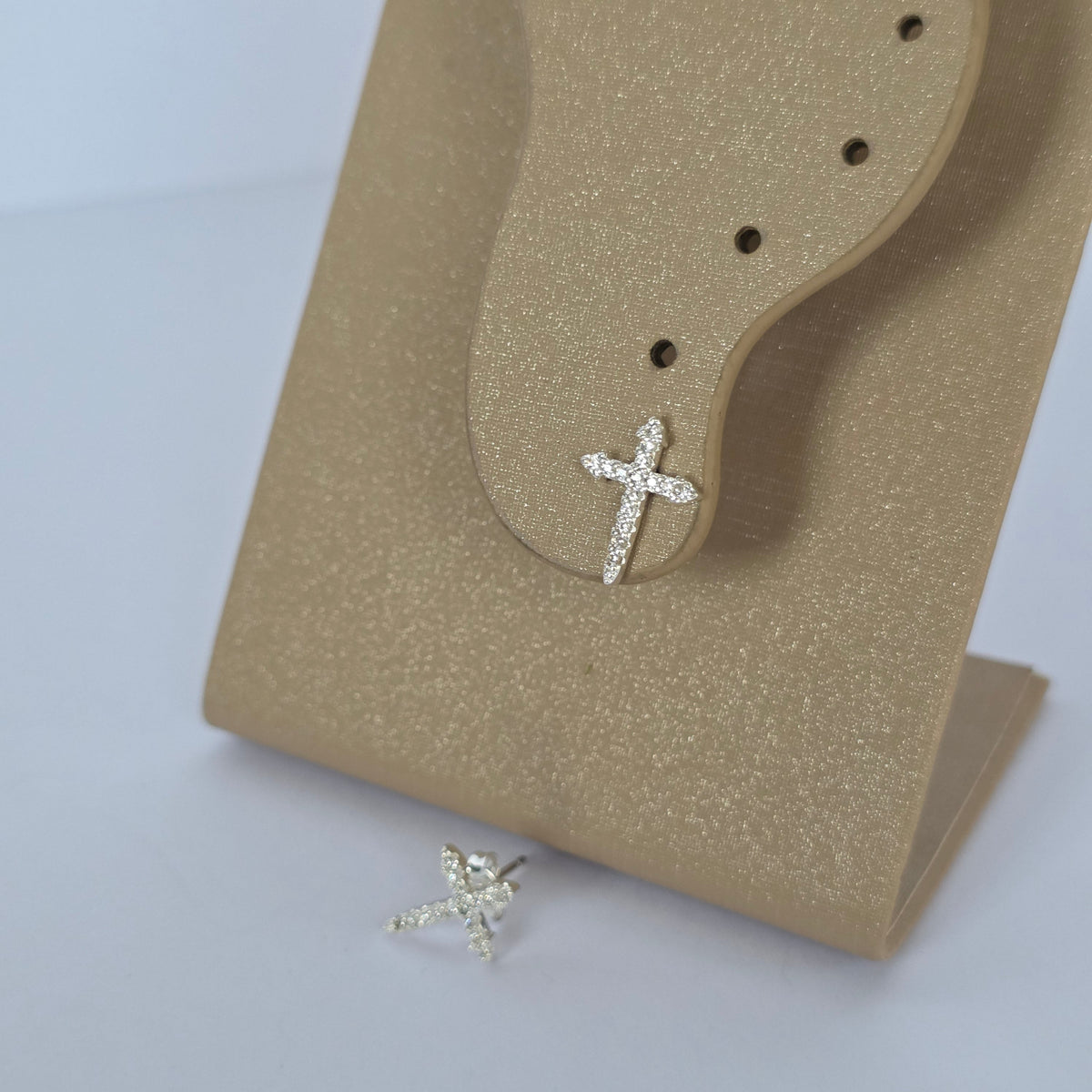 Aros con tornillo Cruz Pavé con Microcircones en Plata 925