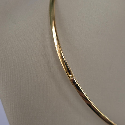 Choker Rígido Omega Liso Baño de Oro 18K — Joyería BomLeón