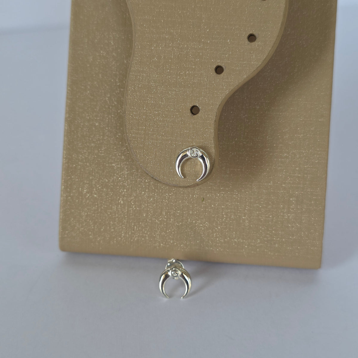 Aros con tornillo Media Luna con Microcircón en Plata 925