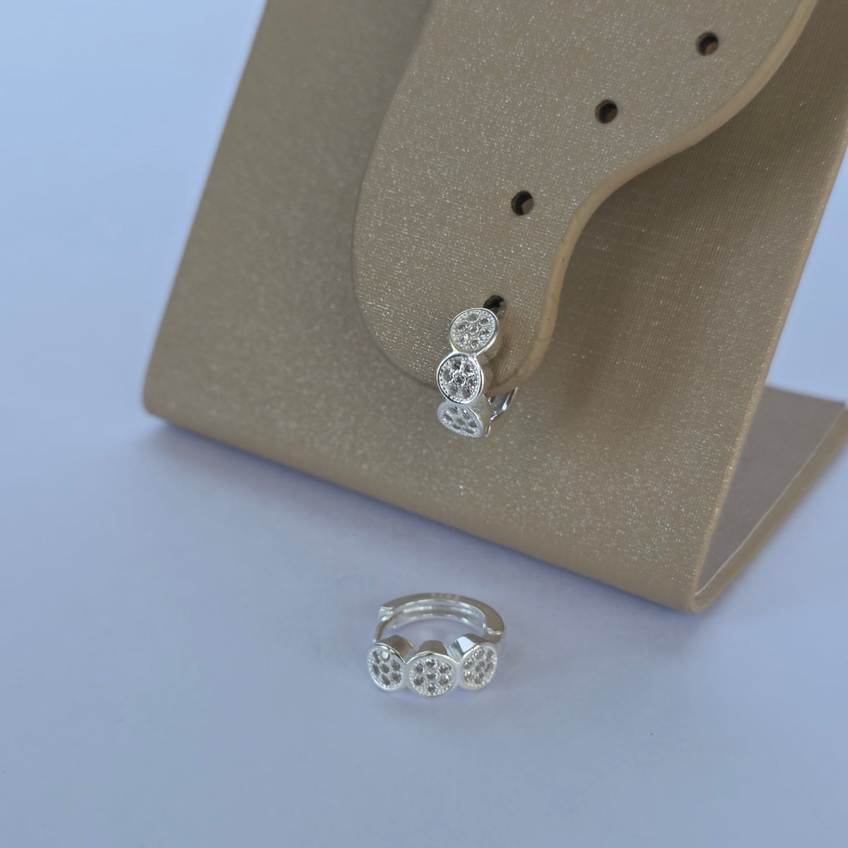 Aros Argolla Triple Círculo con Microcircones Transparentes en Plata 925