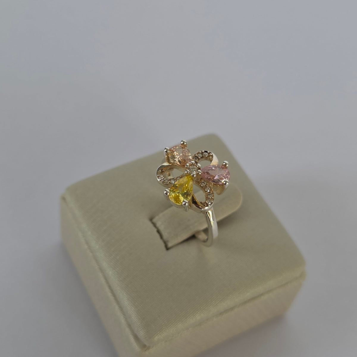 Anillo Flor Calada con Microcircones Multicolor en Plata 925