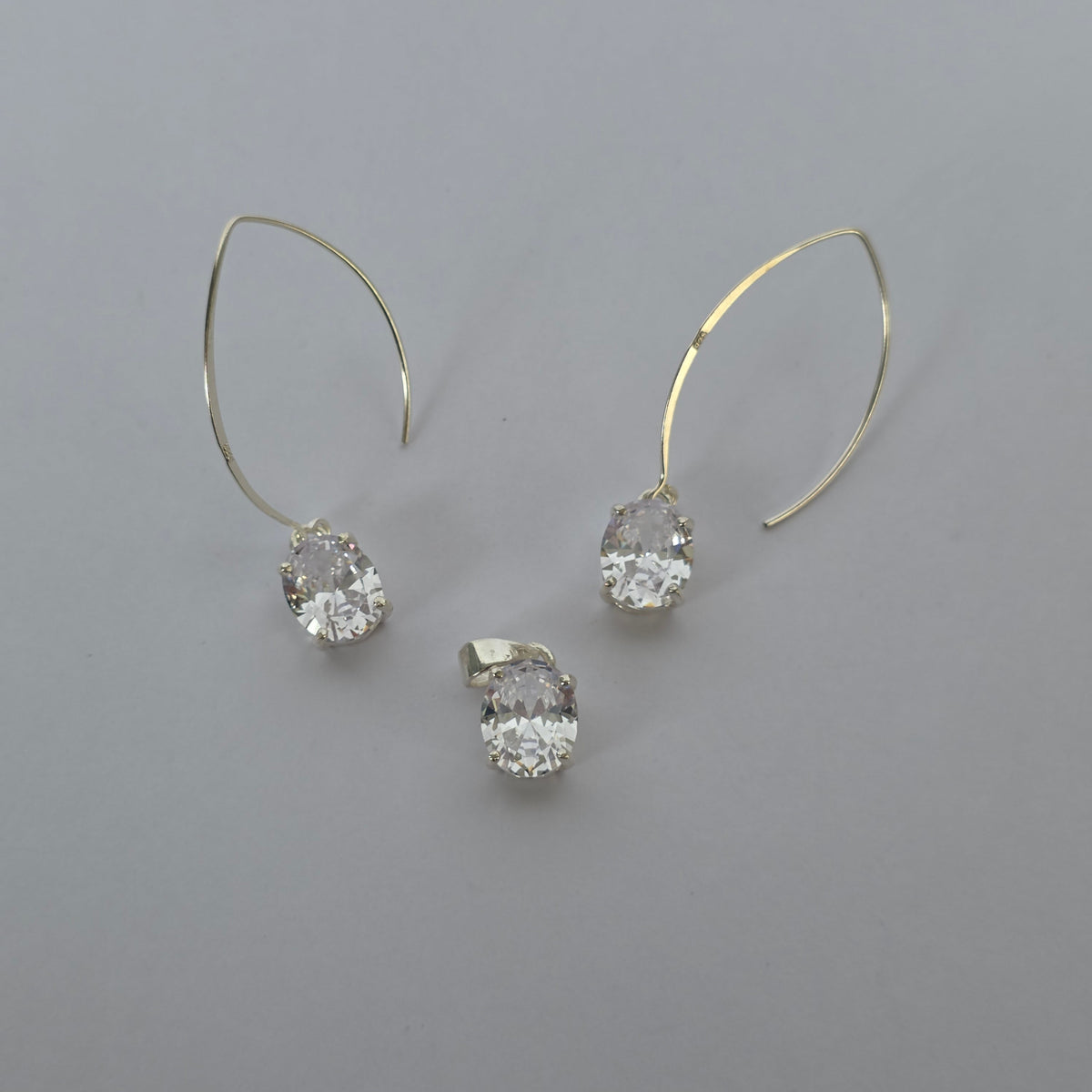Conjunto Aros y Colgante con Microcircones Ovalados en Plata 925