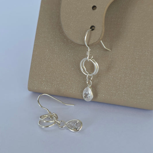 Aros Colgantes Doble Argolla con Gota de Microcircón en Plata 925