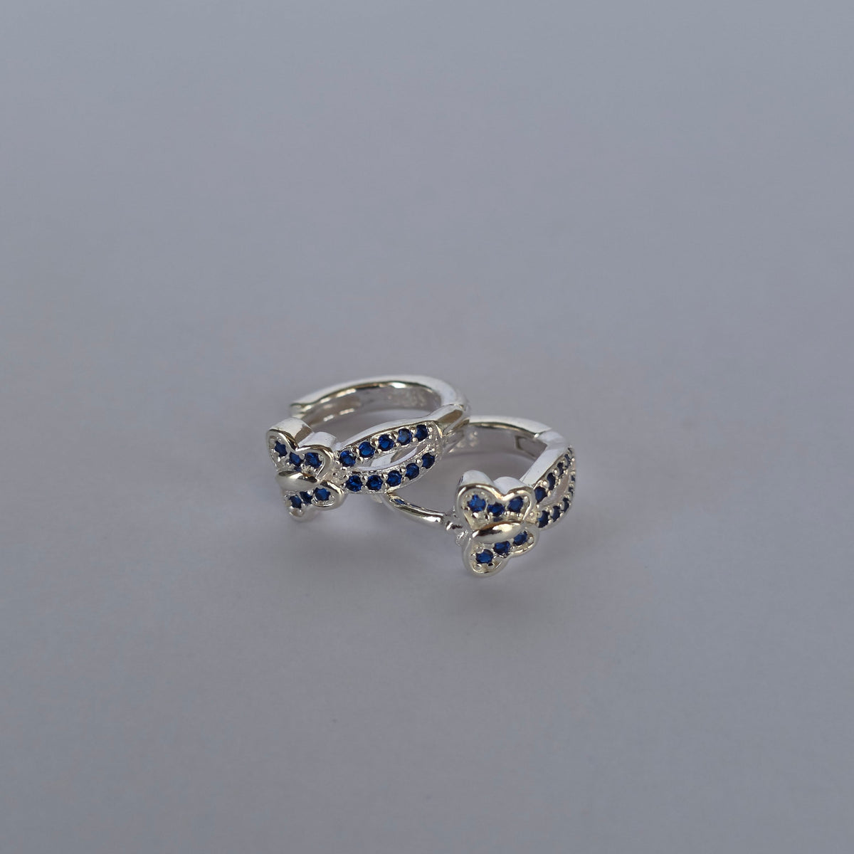 Aros Argolla Mariposa con Microcircones Azules en Plata 925