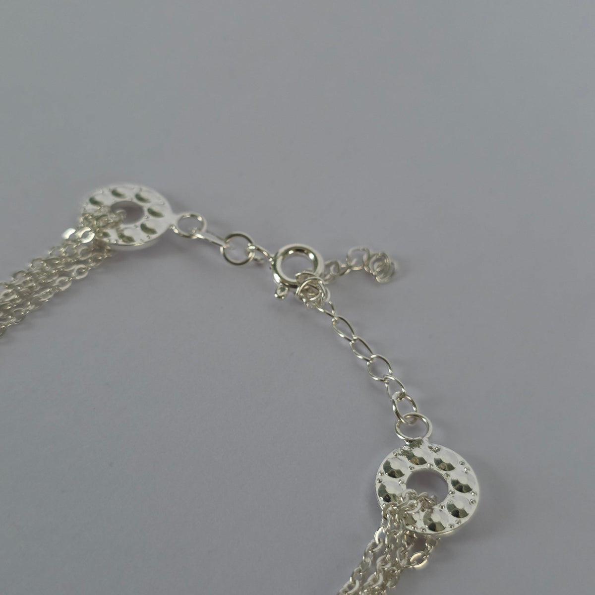 Pulsera Multicadena con Círculos Texturizados en Plata 925