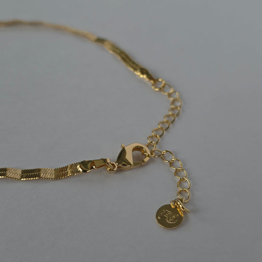 Pulsera Cadena Herringbone Plana Texturizada – Baño de Oro 18K — Joyería BomLeón