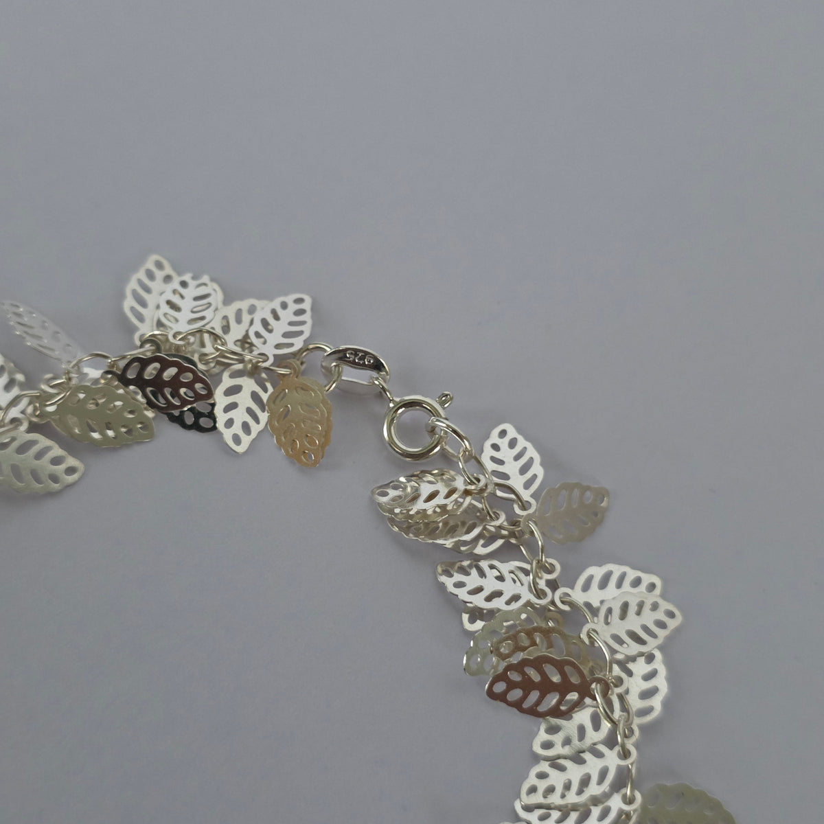 Pulsera de Hojas Caladas Colgantes en Plata 925