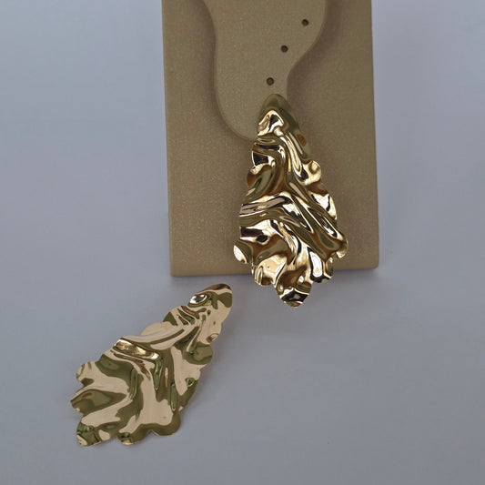 Aros Tipo Topo Hoja Irregular Ondulada Espejo Dorados Baño de Oro 18K — Joyería BomLeón
