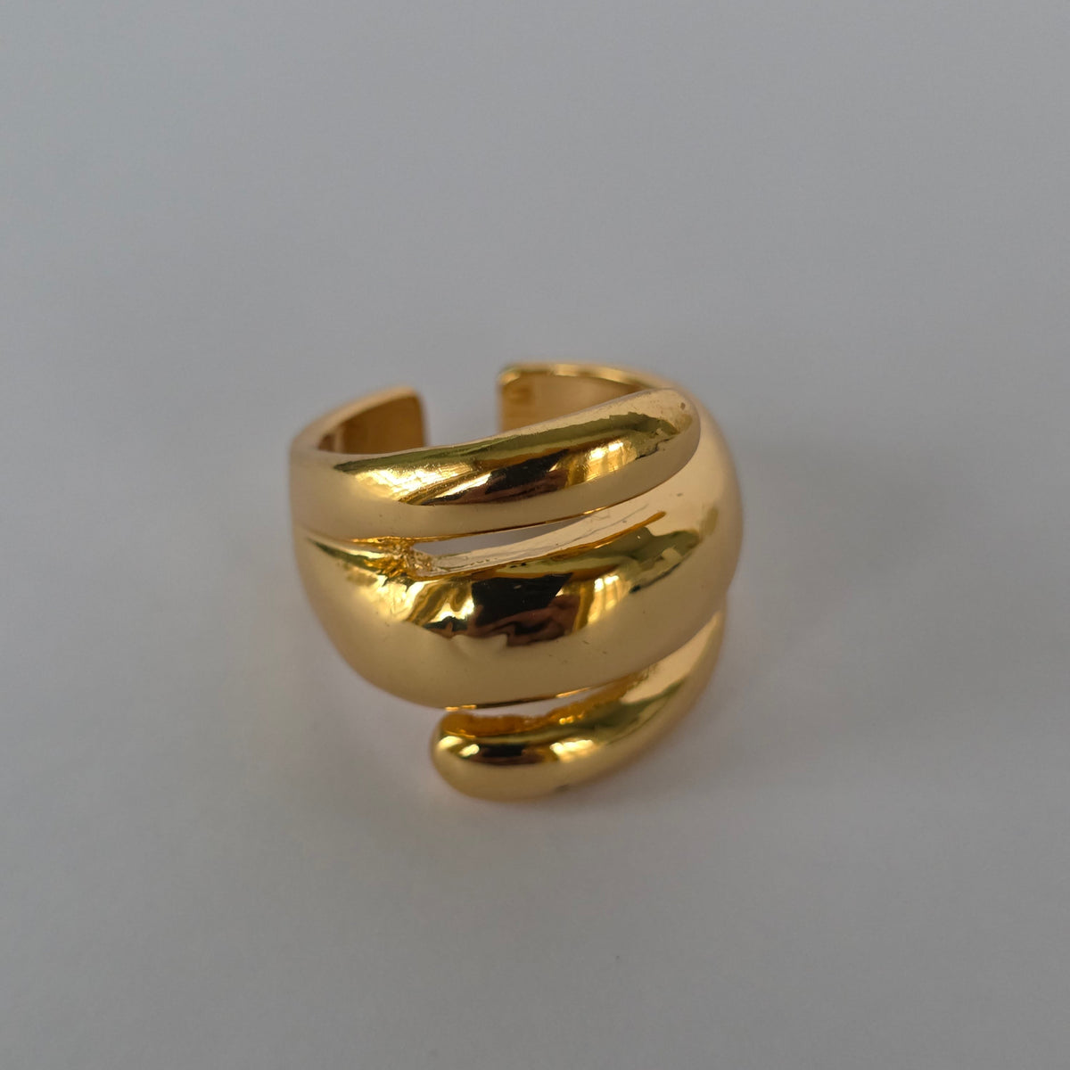 Anillo Espiral Triple Banda Ajustable Baño de Oro 18K — Joyería BomLeón