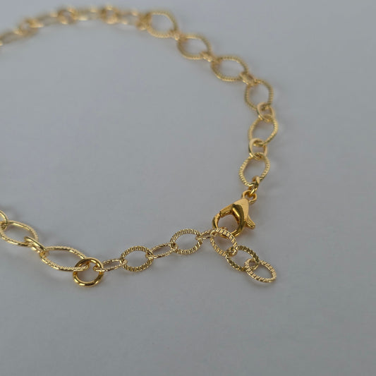 Pulsera Cadena Oval Texturizada – Baño de Oro 18K — Joyería BomLeón