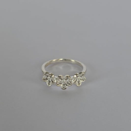 Anillo Tres Flores con Microcircones en Plata 925