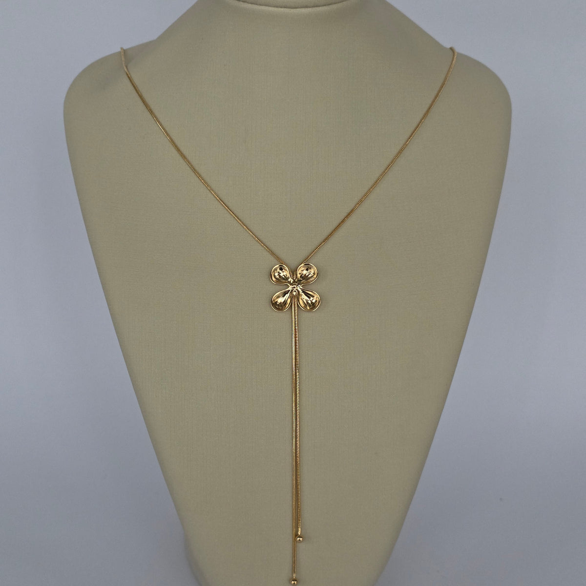 Cadena Snake con Dije Flor y Caída Lariat Baño de Oro 18K — Joyería BomLeón