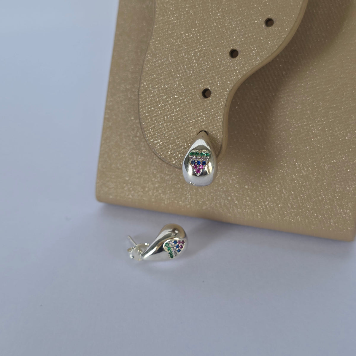 Aros Gota con Corazón de Microcircones Multicolor en Plata 925