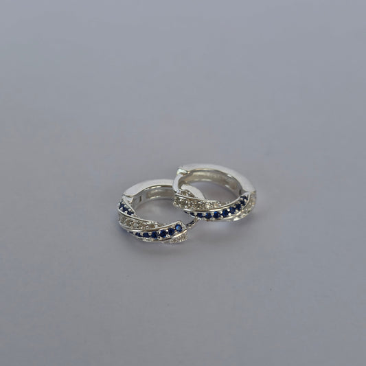 Comprar Aros Argolla Entrelazada con Microcircones Azules en Plata 925 - Joyería BomLeón Chile