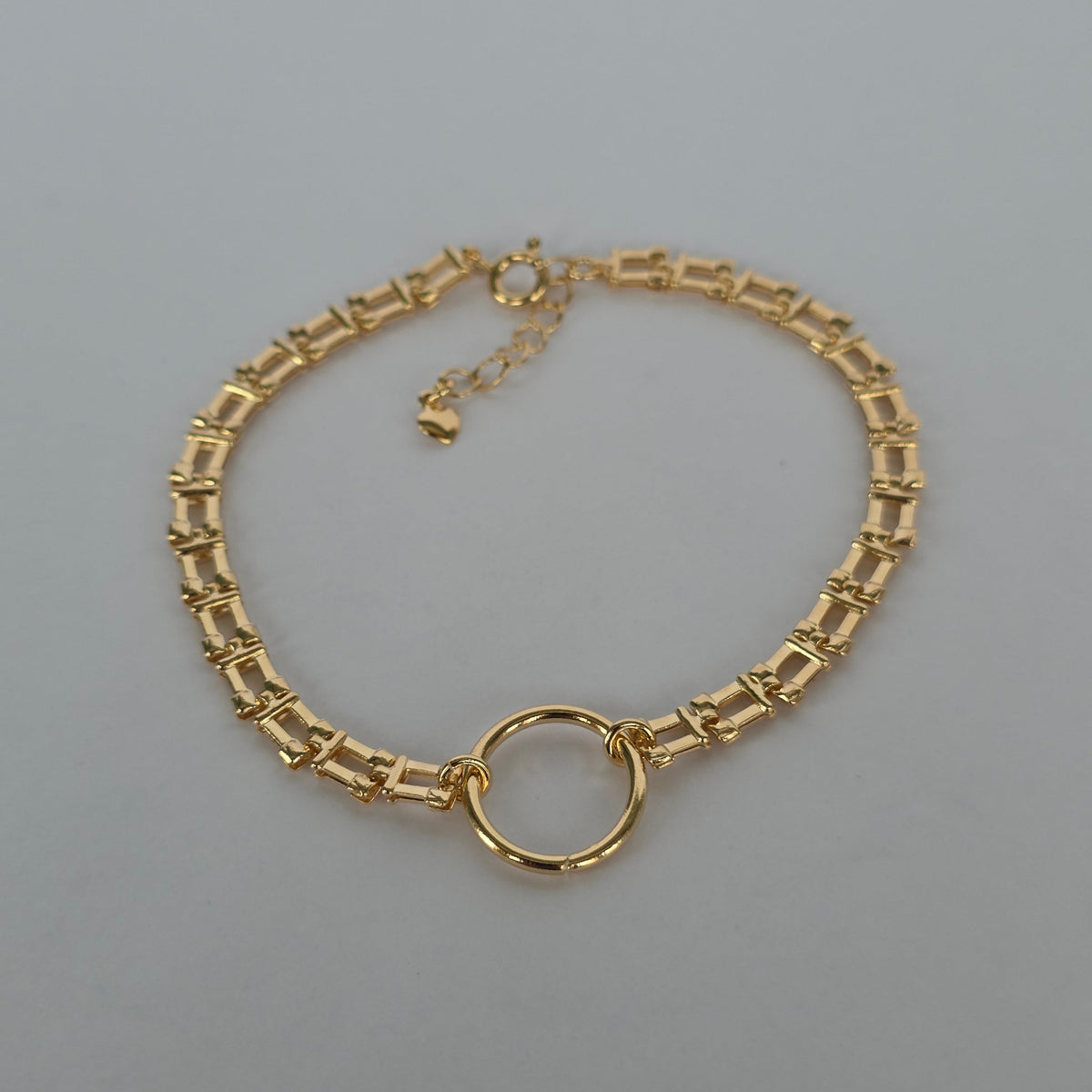 Pulsera Cadena Escalera con Aro Central – Baño de Oro 18K — Joyería BomLeón