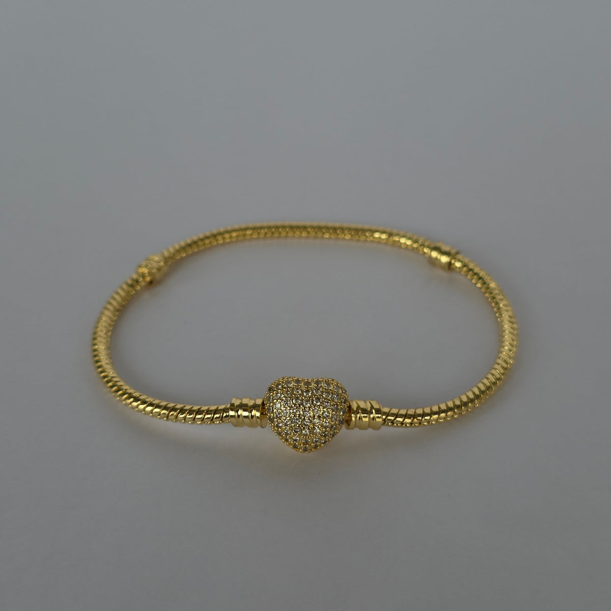 Pulsera Snake Chain Corazón Microcircones Pavé – Baño de Oro 18K — Joyería BomLeón
