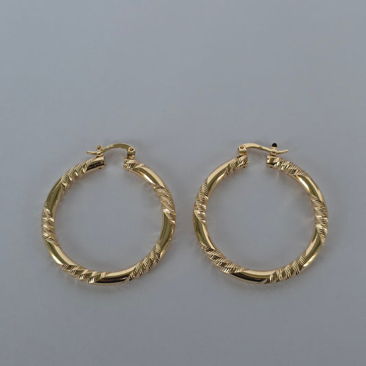 Aros Argolla Redonda Textura Trenzada Espiral Dorado Baño de Oro 18K — Joyería BomLeón