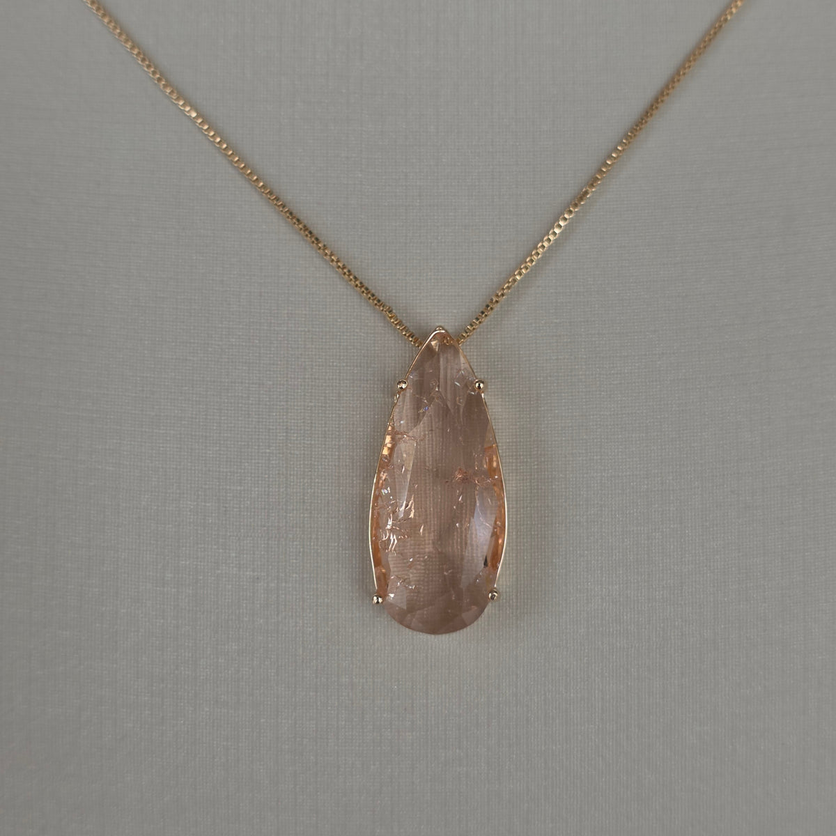 Dije Gota de Microcircoń Rosado Facetado Bañado en Oro Rosa 18K — Joyería BomLeón