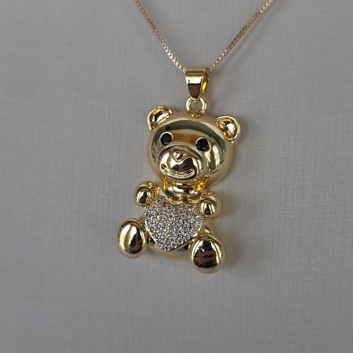 Dije Osito con Corazón de Microcircones Baño de Oro 18K — Joyería BomLeón